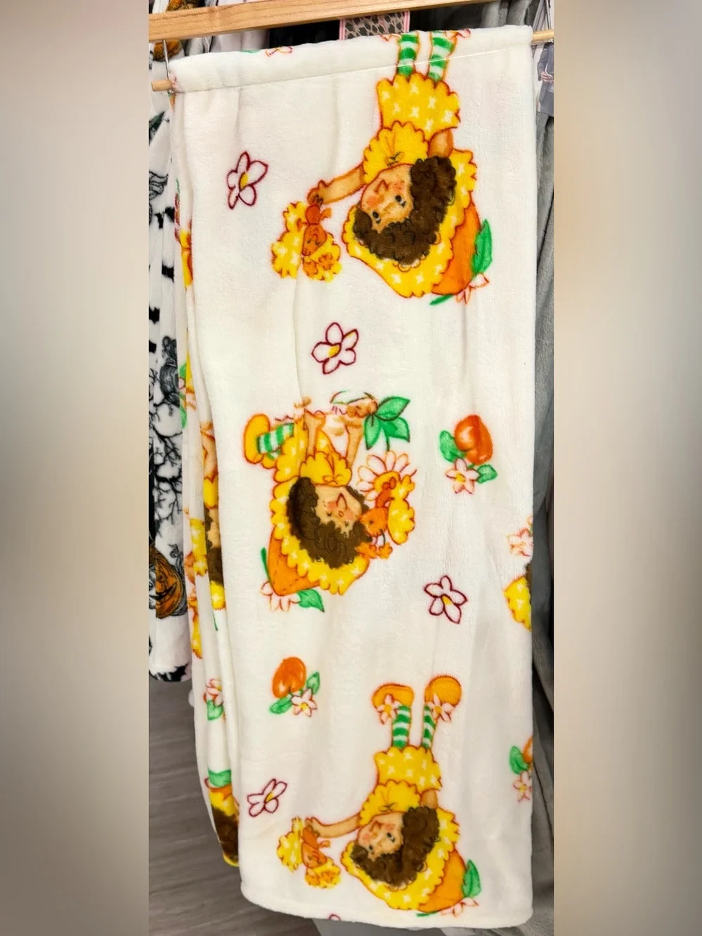 Strawberry shortcake plush blanket throw